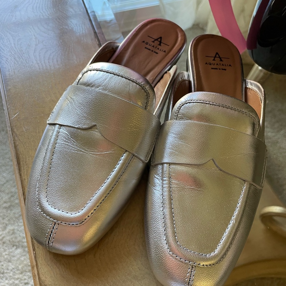Authentic new Aquatalia mules slipper, silver in size 7